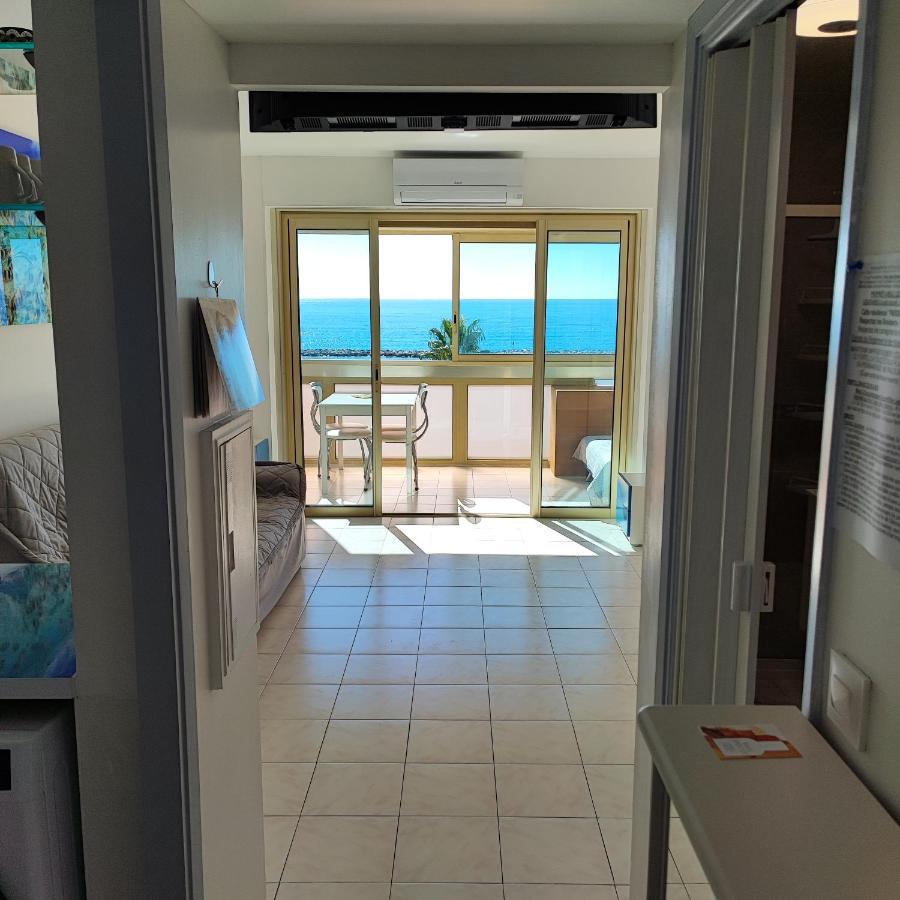 Grand Studio Bord De Mer- Acces Direct Aux Plages Saint-Laurent-du-Var Exterior foto