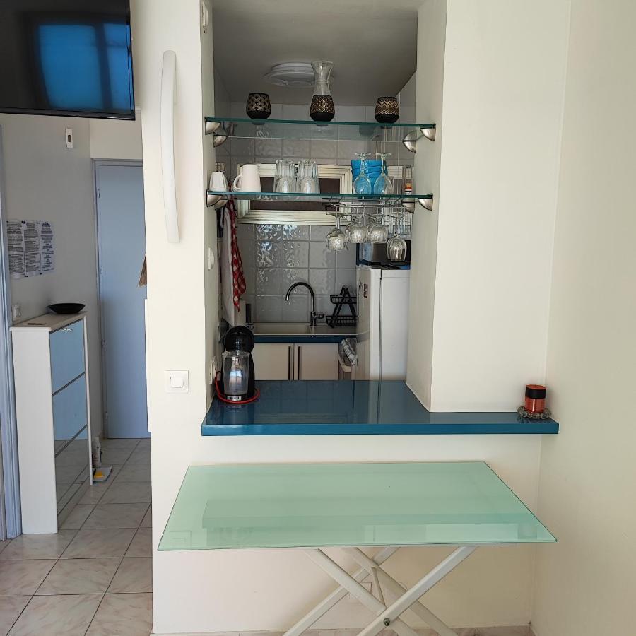 Grand Studio Bord De Mer- Acces Direct Aux Plages Saint-Laurent-du-Var Exterior foto