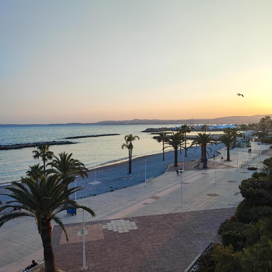Grand Studio Bord De Mer- Acces Direct Aux Plages Saint-Laurent-du-Var Exterior foto