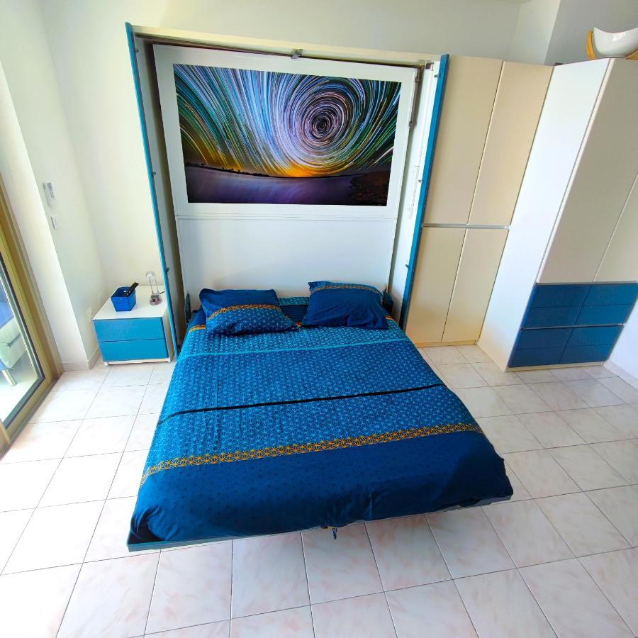 Grand Studio Bord De Mer- Acces Direct Aux Plages Saint-Laurent-du-Var Exterior foto
